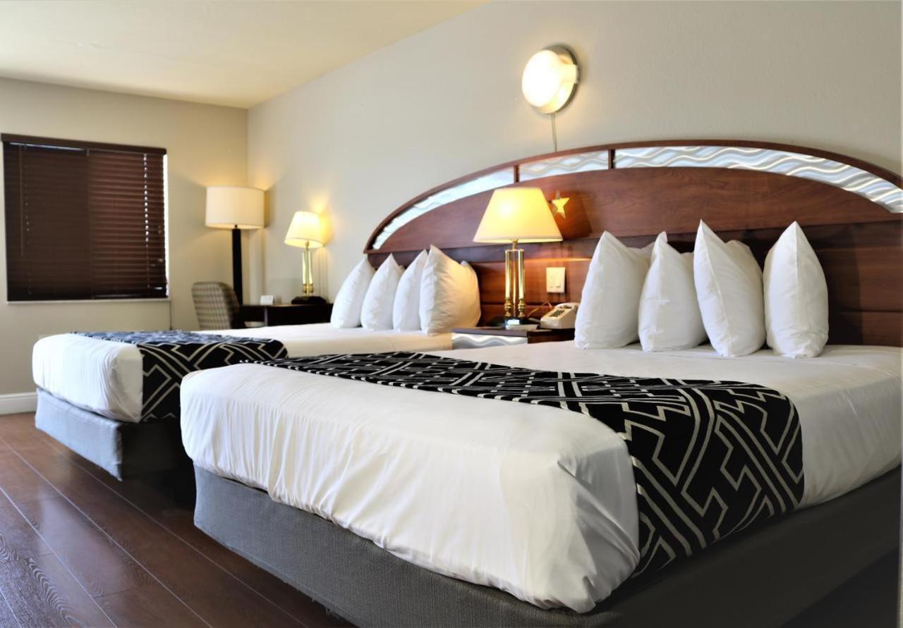 Monte Carlo Hotel *